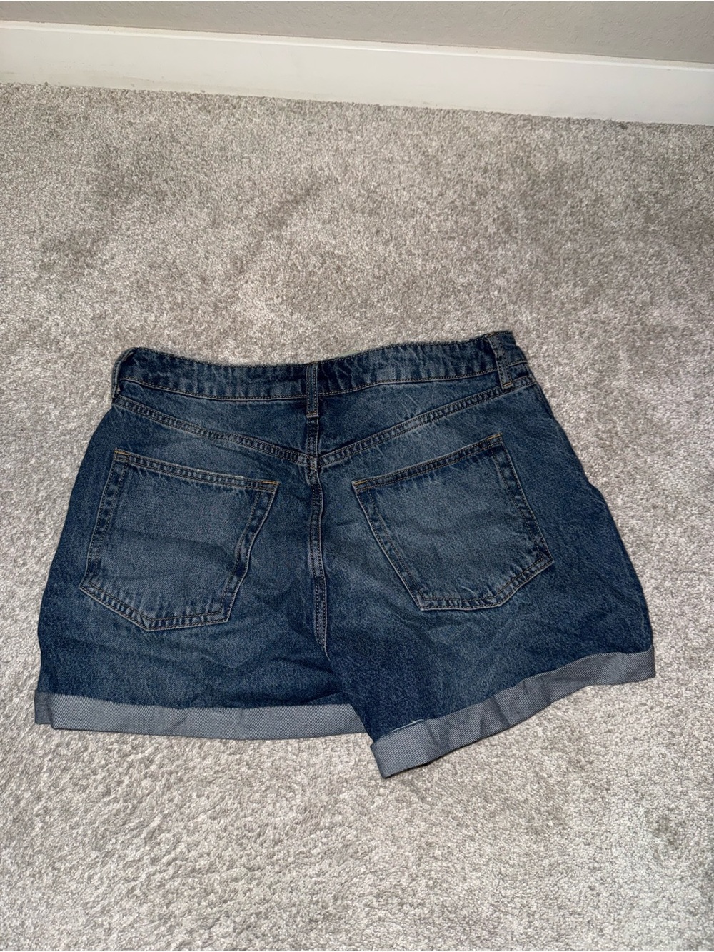 H&M High-Waist Rolled Hem Denim Shorts - Blue - Picture 5 of 5